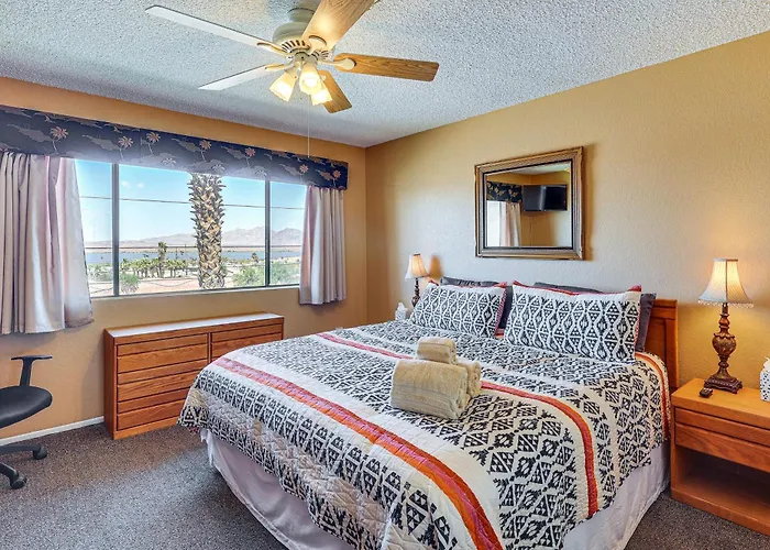 Poolside Fun, Havasu Views! Desert Getaway Ferienhaus