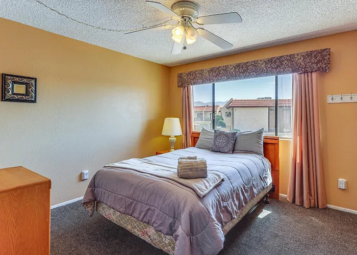 Poolside Fun, Havasu Views! Desert Getaway Ferienhaus