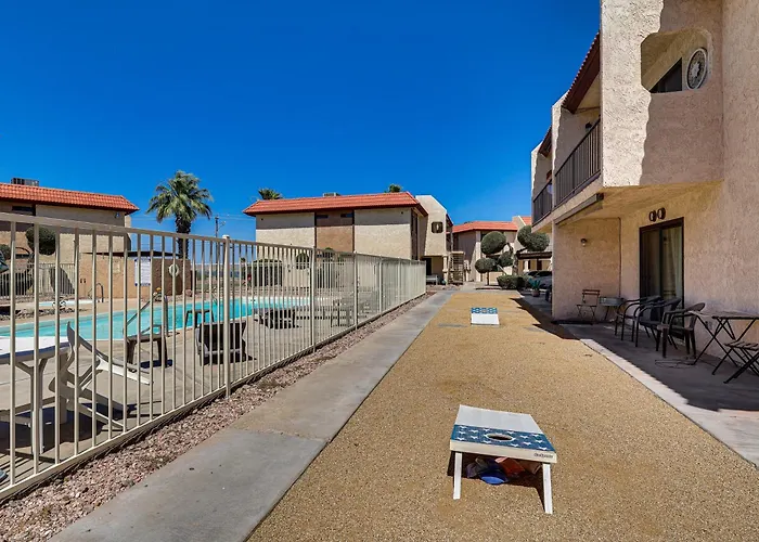 Poolside Fun, Havasu Views! Desert Getaway Ferienhaus